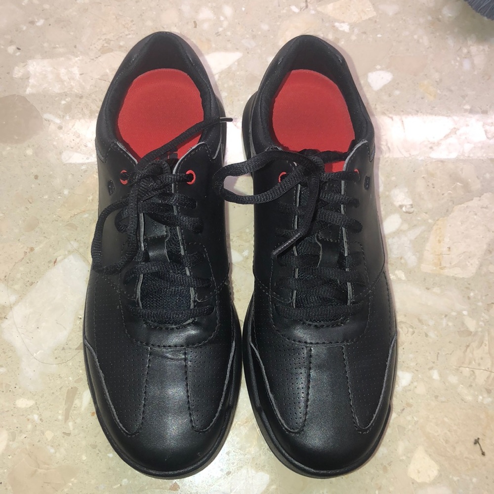 Non slip sneakers